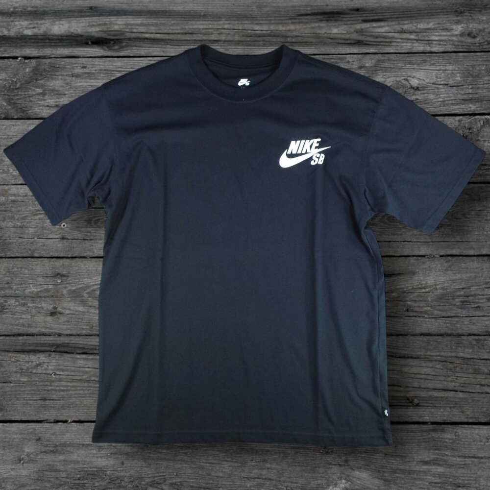 Nike SB Small Logo T-Shirt / Black (BRAND NEW)